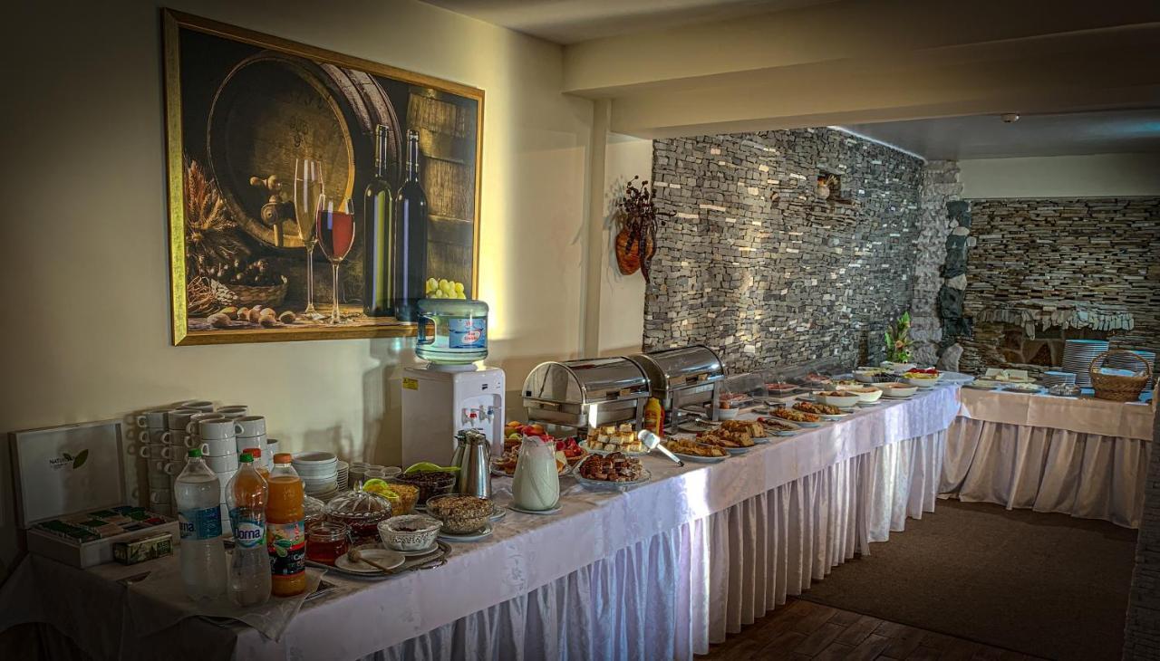 Hotel Insula เนพทุน ภายนอก รูปภาพ